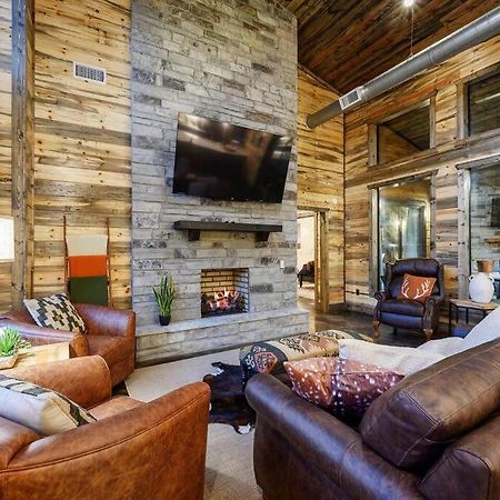 Ember Skye Cabin - 2 Bdr & Bunk Nook/2.5 Bath Broken Bow Extérieur photo